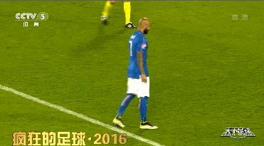 疯狂的足球搞笑片段,疯狂的足球搞笑gif图