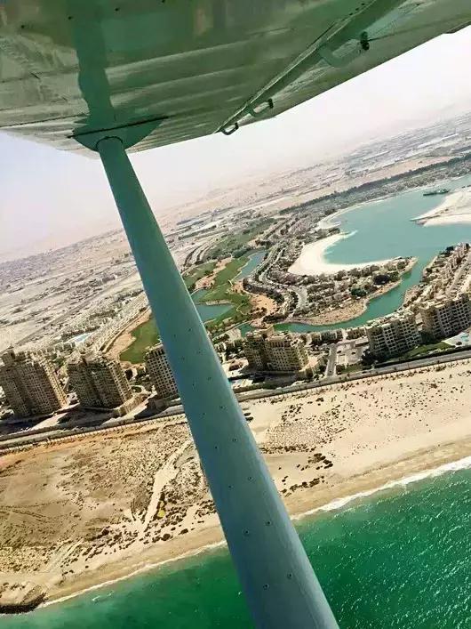 迪拜王子开车去沙漠越野,沙漠越野迪拜沙漠汽车赛