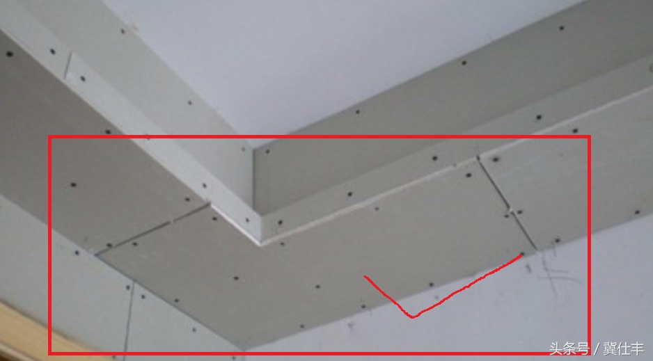 还没装修天花板上有裂缝怎么办,装修还没完工吊顶全部开裂