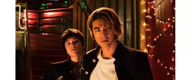 大家都在骂《摆渡人》，但我的关注点却在里面的食物