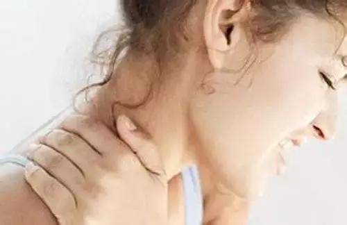 额头上反复长痘中医怎么解决,额头长痘痘粉刺是哪里出问题