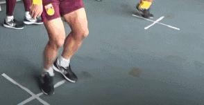 随时随地的步法练习从此再也不用担心没有场地和器材