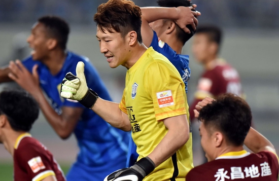 关震效力鲁能几年,关震代理主教练