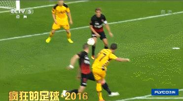 疯狂的足球搞笑片段,疯狂的足球搞笑gif图