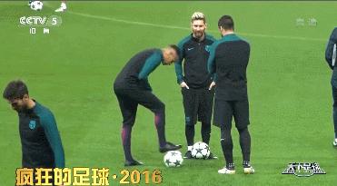 疯狂的足球搞笑片段,疯狂的足球搞笑gif图