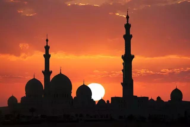 迪拜王子开车去沙漠越野,沙漠越野迪拜沙漠汽车赛