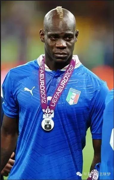 写给踢足球孩子的话,写给踢足球的男生的文案