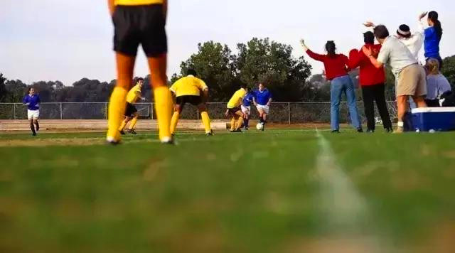 有一个特别爱踢球的男朋友,如果你男朋友喜欢踢足球