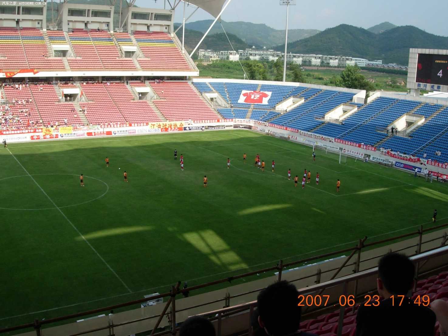 这是骄傲吗？能跟英超媲美中国专业足球场只有五个