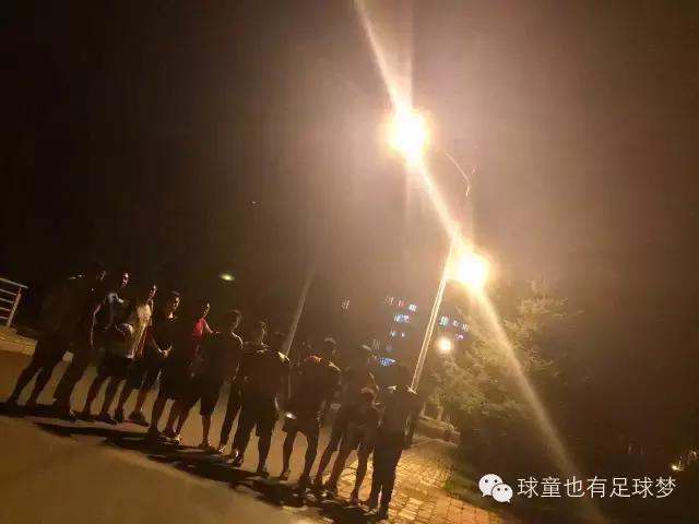 写给踢足球孩子的话,写给踢足球的男生的文案