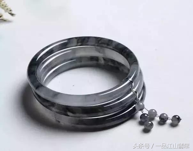 翡翠颜色和估价,冰糯翡翠颜色深浅价值