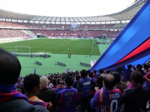 日本j联赛足球场,为什么中国的草坪没有外国的好