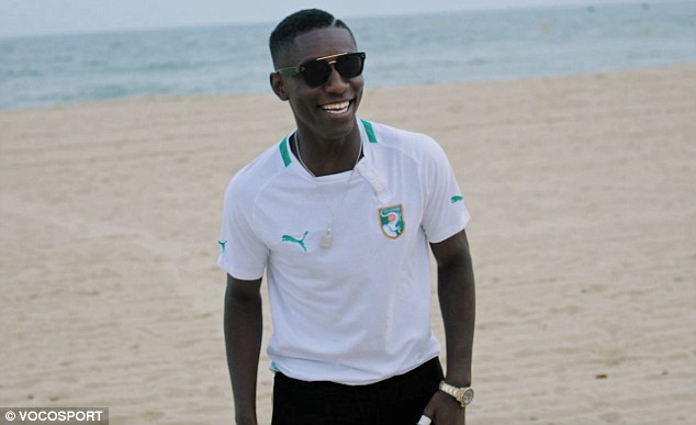 孩子踢球被老人打,孩子踢球被打