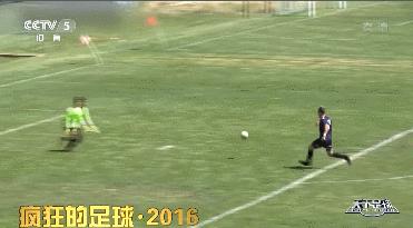 疯狂的足球搞笑片段,疯狂的足球搞笑gif图