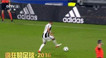 疯狂的足球搞笑片段,疯狂的足球搞笑gif图