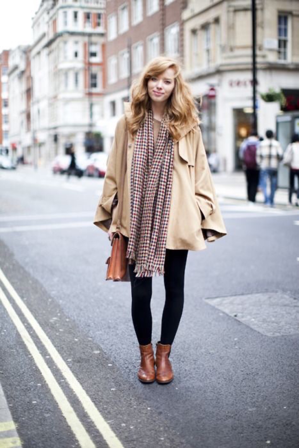 异域风情服饰不够围巾来凑,小众不撞围巾搭配