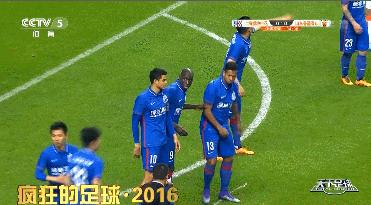 疯狂的足球搞笑片段,疯狂的足球搞笑gif图
