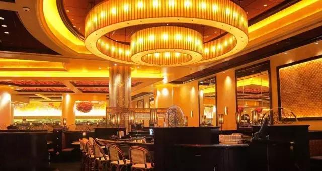 迪拜王子开车去沙漠越野,沙漠越野迪拜沙漠汽车赛