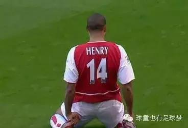 写给踢足球孩子的话,写给踢足球的男生的文案