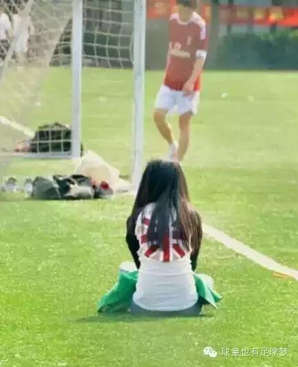 写给踢足球孩子的话,写给踢足球的男生的文案