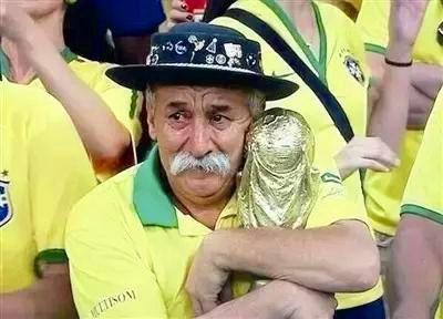 有一个特别爱踢球的男朋友,如果你男朋友喜欢踢足球