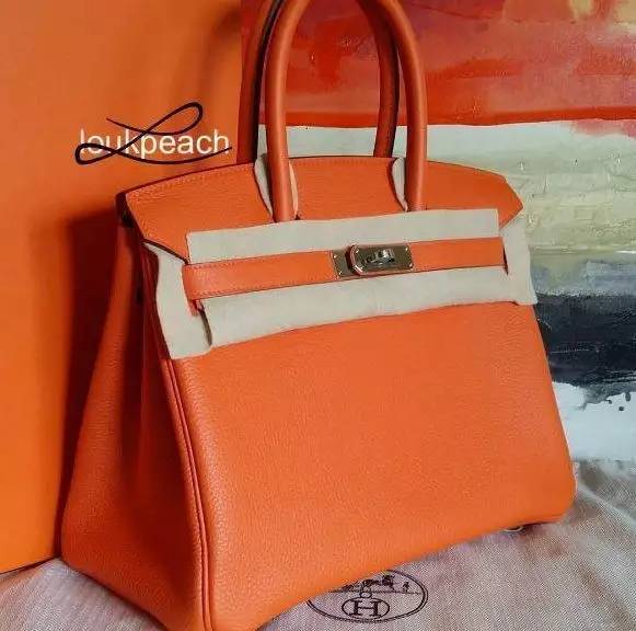 她在美国买真包、退假包，赚足百万美金，终于被警察抓住了