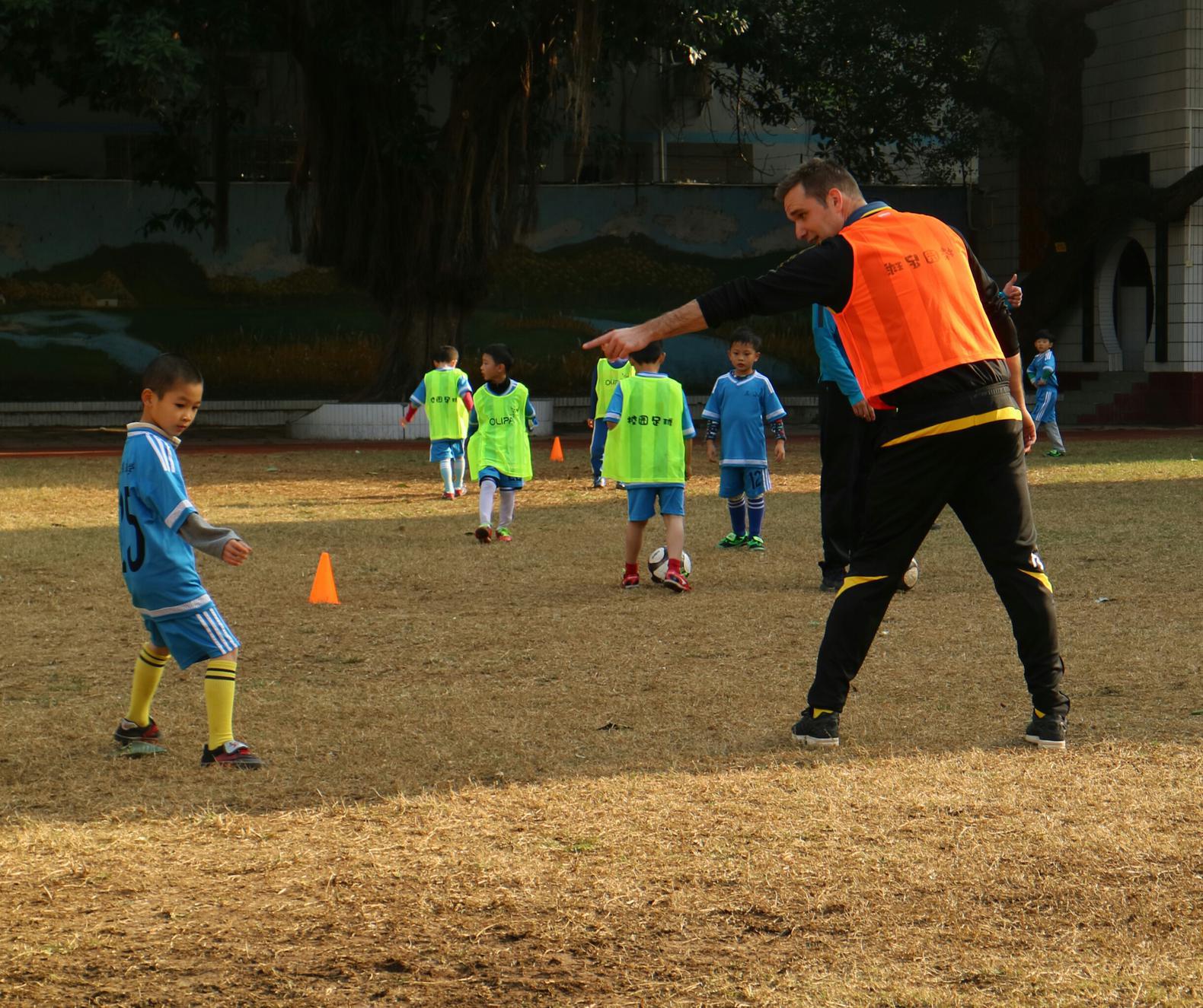 踢足球踢不好和老师有关吗,踢足球踢不好怎么办