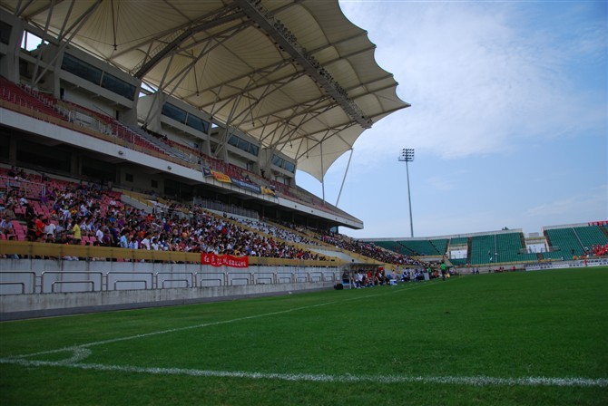 这是骄傲吗？能跟英超媲美中国专业足球场只有五个