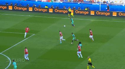 c罗在门前的冲击力,只会吃饼的球员