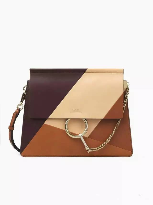 焦糖色大衣搭配什么包包好看,奢品包包如何穿搭