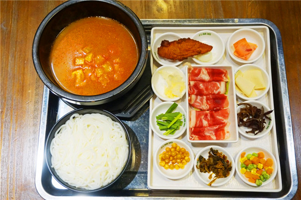 美味神奇的米线，餐饮界的传奇——云味馆过桥米线