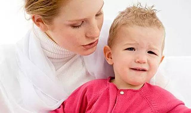 1岁半宝宝恋奶,一岁左右的孩子特别恋奶怎么办