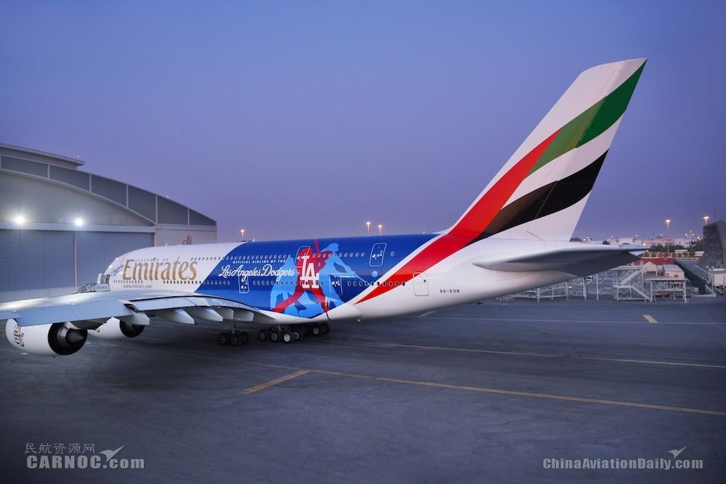 阿联酋航空a380上海,阿联酋航空a380空姐关舱门