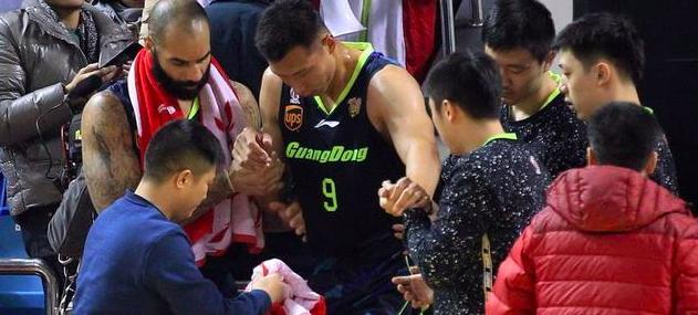 杜锋为何裁判都要给他面子,杜锋为什么在场边吹口哨