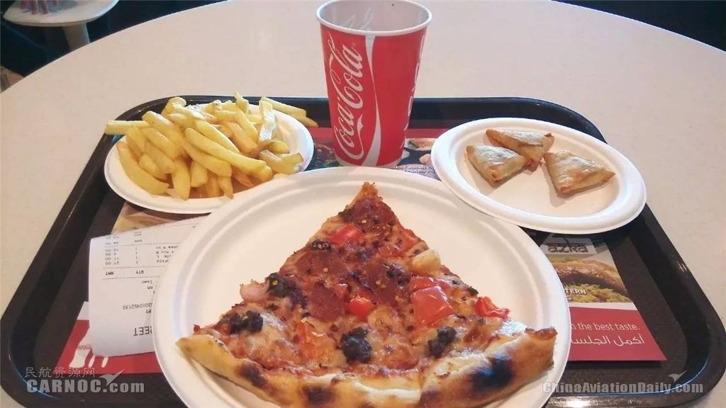 阿联酋航空a380上海,阿联酋航空a380空姐关舱门