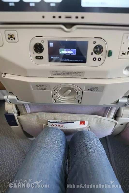 阿联酋航空a380上海,阿联酋航空a380空姐关舱门