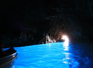 意大利蓝洞国内,意大利卡普里岛与蓝洞