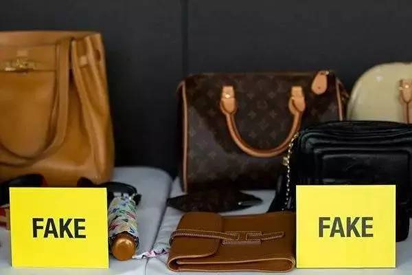 相信“包”治百病人的女人们关注了，看到这位“奇女子”赶紧绕行