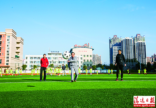 市长开球凤翔五十“小将”大胜俩“国脚”