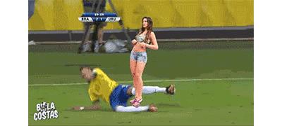 内马尔经典假摔七连翻滚,内马尔假摔和c罗假摔哪个多