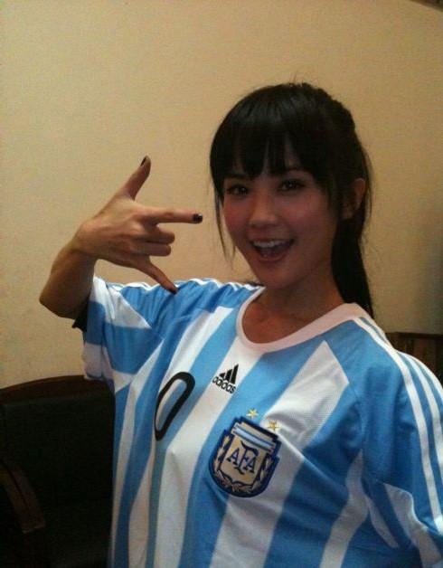 女明星都喜欢哪个足球明星,女明星都有谁喜欢足球