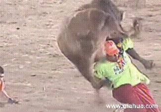 美女这样上厕所，太有技术含量了