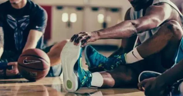 打球容易崴脚应该怎么锻炼,打球经常崴脚怎么锻炼