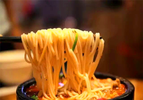 美味神奇的米线，餐饮界的传奇——云味馆过桥米线