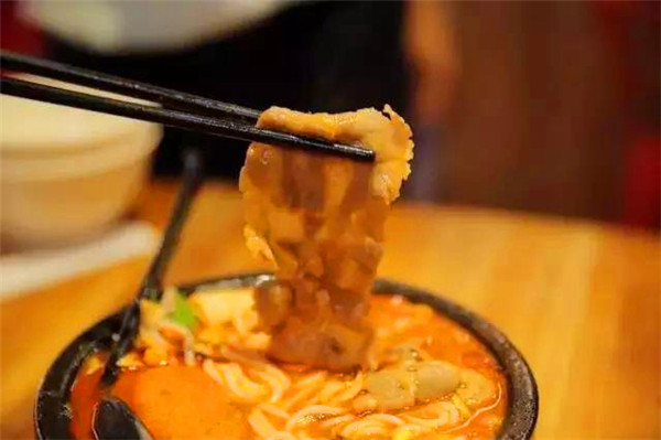 美味神奇的米线，餐饮界的传奇——云味馆过桥米线