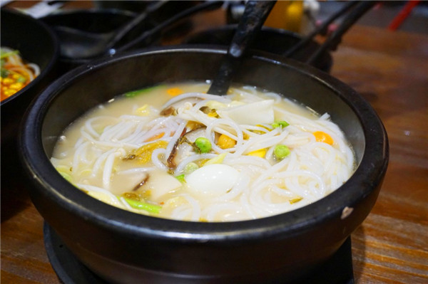 美味神奇的米线，餐饮界的传奇——云味馆过桥米线