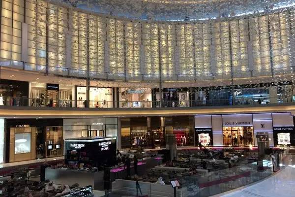 迪拜美食推荐攻略 (迪拜旅游攻略住宿推荐)