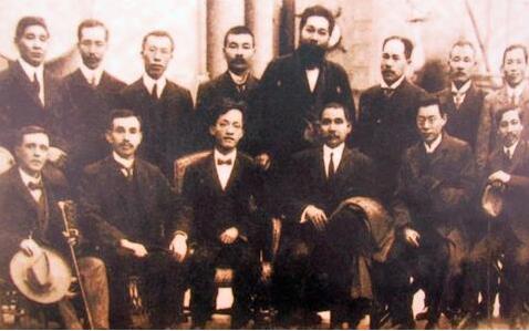 一个矮丑美国小子得出两个惊天预言，提前50年看穿三个国家