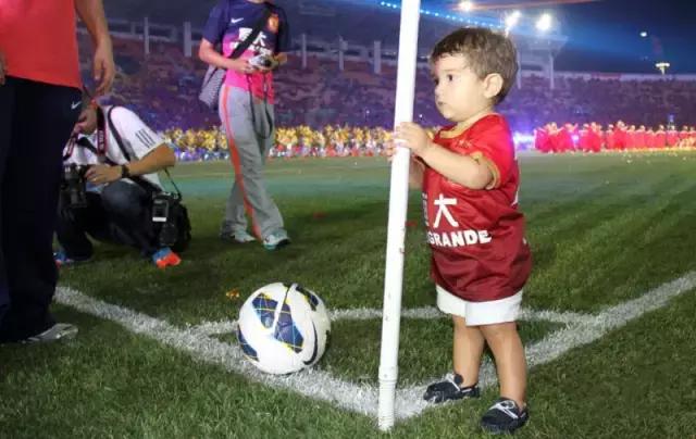 孔卡透露了自己要重返中国的打算,孔卡上海上港离队球迷