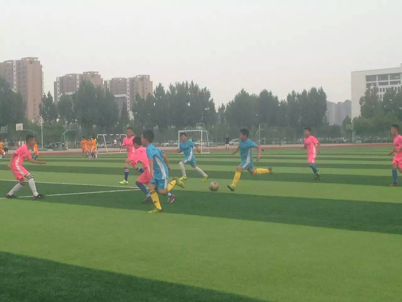 小学足球啦啦操完整版,实验小学足球队啦啦操